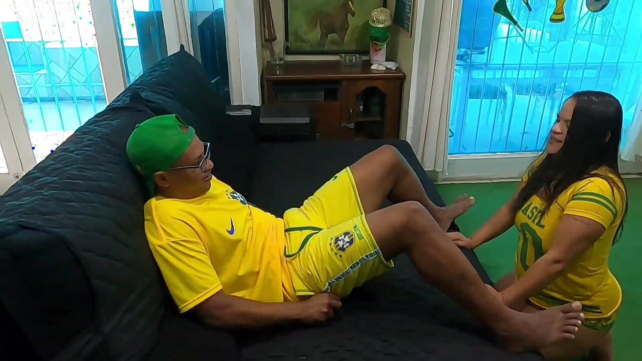 Brasil kalah di piala dunia dan alex lima si pria kulit hitam lagi asik ngentot kontol besarku