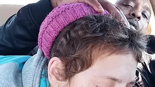 Edepsiz sokak fahişesi kahvaltıda dölümü içiyor. MİLF