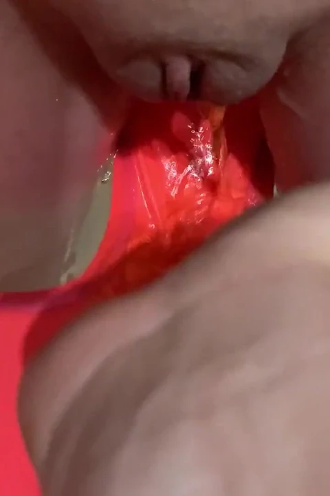 My boyfriend slams my pussy full with my piss