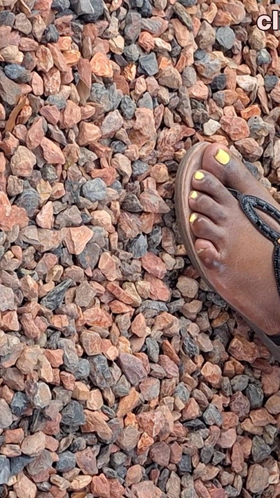 Tykke ibenholt lår N BBW modne fødder med fyldige saftige gule tæer