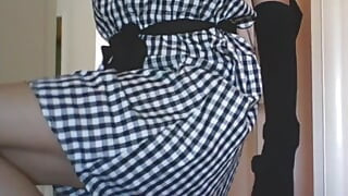 Kamu mau coli pakai kaus kakimu? Kaus kaki?