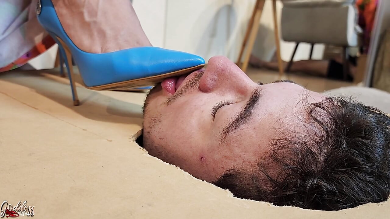 Loser Under the Face Box Is Ignored Worshipping Goddess Kiffa Dirty High Heels Stilettos and Soles - Stilettos - Foot Worship