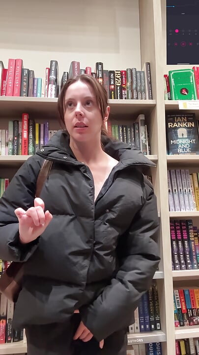 用我的震动棒买书! 希望我不要太响亮!