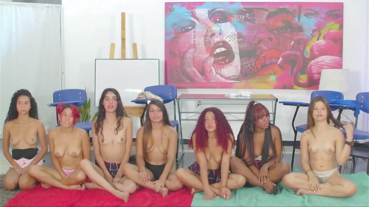 Latina cure grupno drkaju GGmansion
