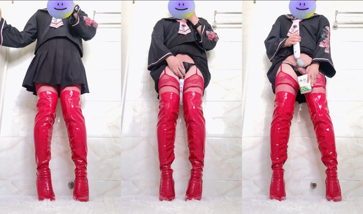 Crossdresser hellpunk_meow se masturbe dans des bottes rouges