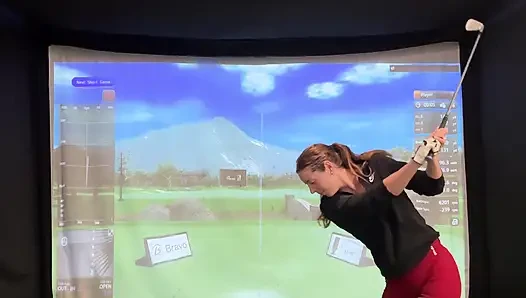 Ich versuche, golf in einem Simulator mit meinem Lush in! Der versuch, nicht zu kommen, während ich schwinge!