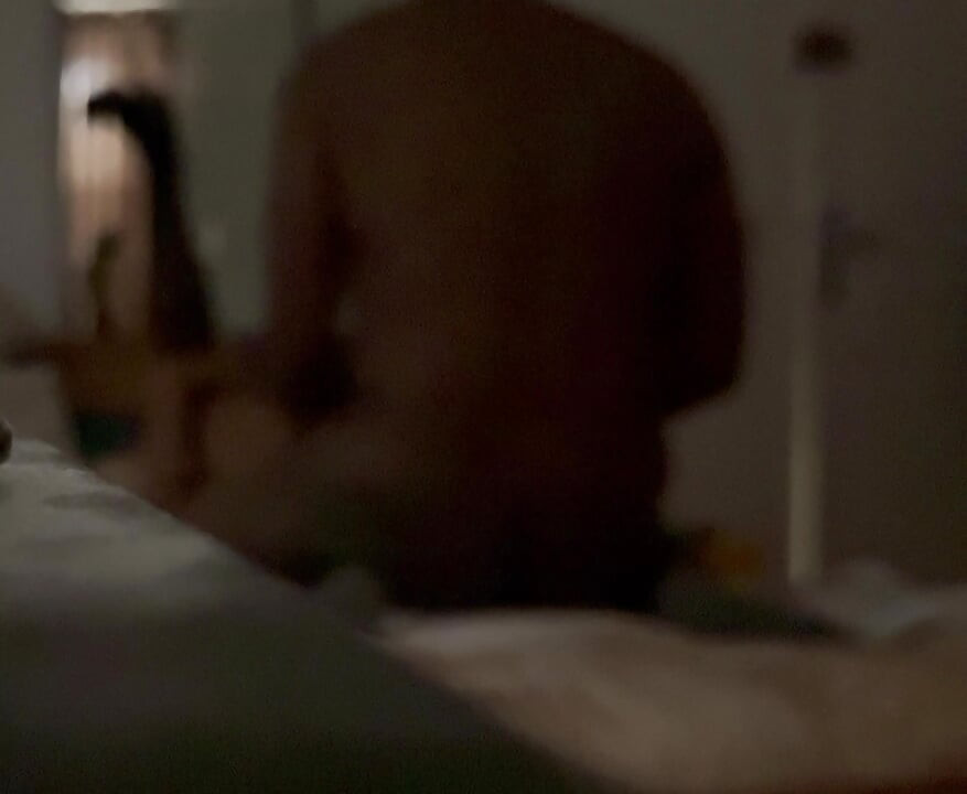Sa femme est en vacances avec ses petits, il me rend visite hier soir pour me remplir