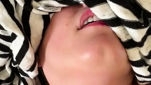 Tatilde bağlı yeni oyuncakla çoklu orgazm