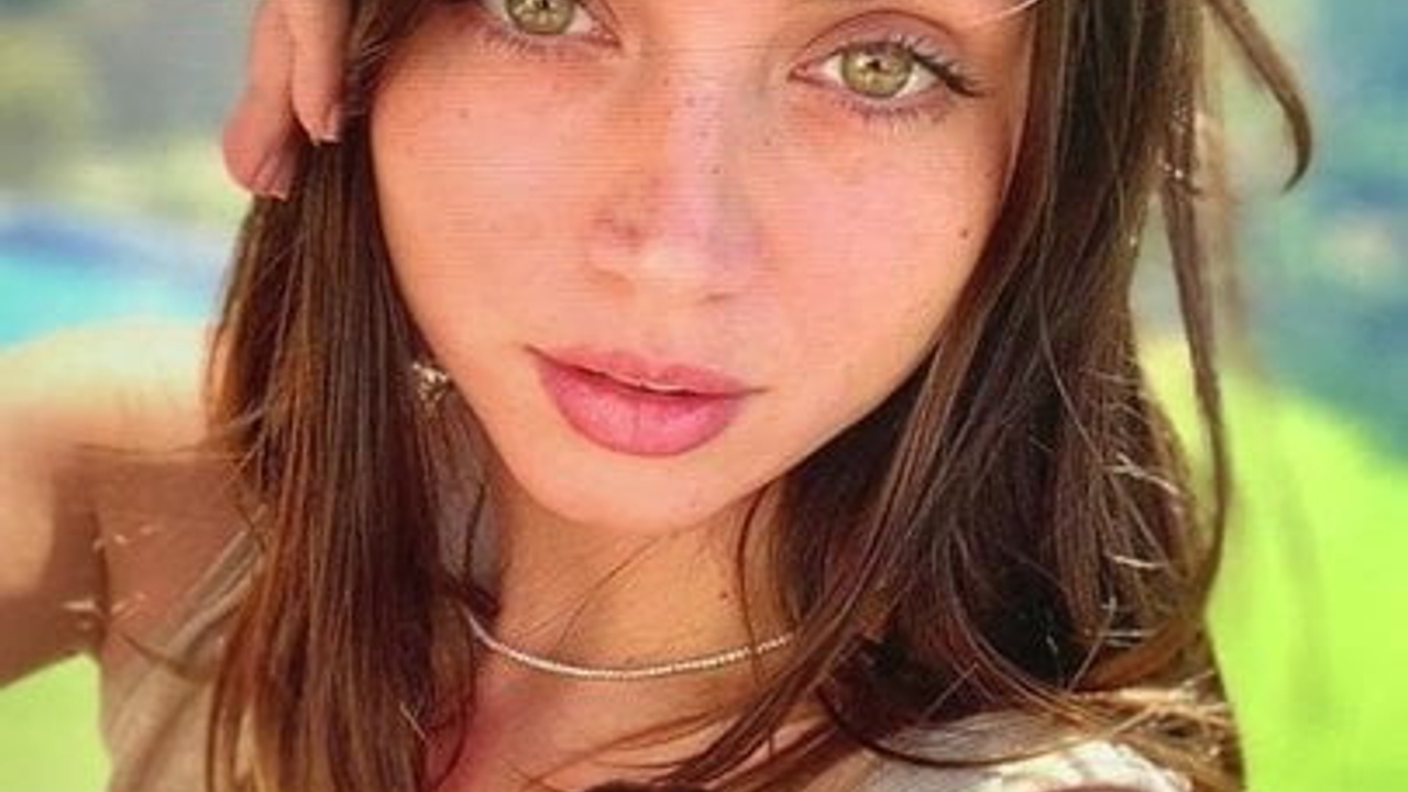 Cum Tribute ana de armas