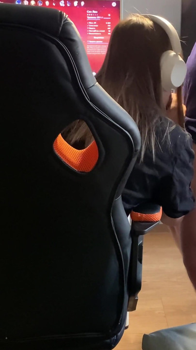 Emotional moment from "Altgirl made a gift for her top donator in Genshin Impact"
