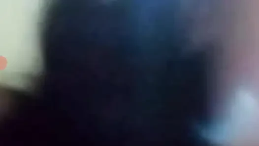 Kendi kendime zevk alıyor, amımı parmaklıyorum