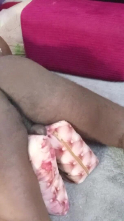 A woman kept looking at my penis, causing it to become completely tense; The bulge can be seen through my underwear. He then asked for my number, | Clip 1