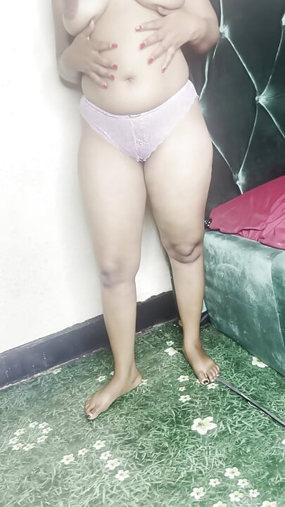 Sexo mujer negra en habitación sola