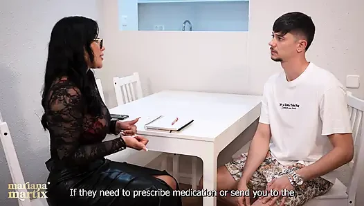 Latin doktor büyük yarağını kullanarak hastasını sütle dolduruyor - Mariana Martix ve Tommy Cabrio