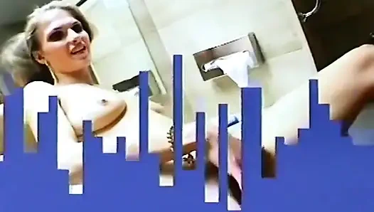 Das behaarte blonde schätzchen bekommt ihre muschi gebohrt teil 2