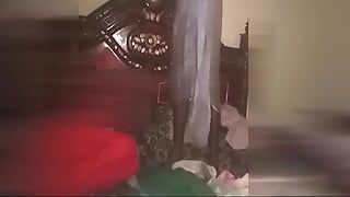 Un sexy esposa masaje a la polla del marido y se la follan después del masaje - Tarelgcxxx y Fozia Khan