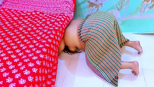 Ibu tiri bahenol ini ngentot pantat bahenolnya sambil bugil di ranjang!