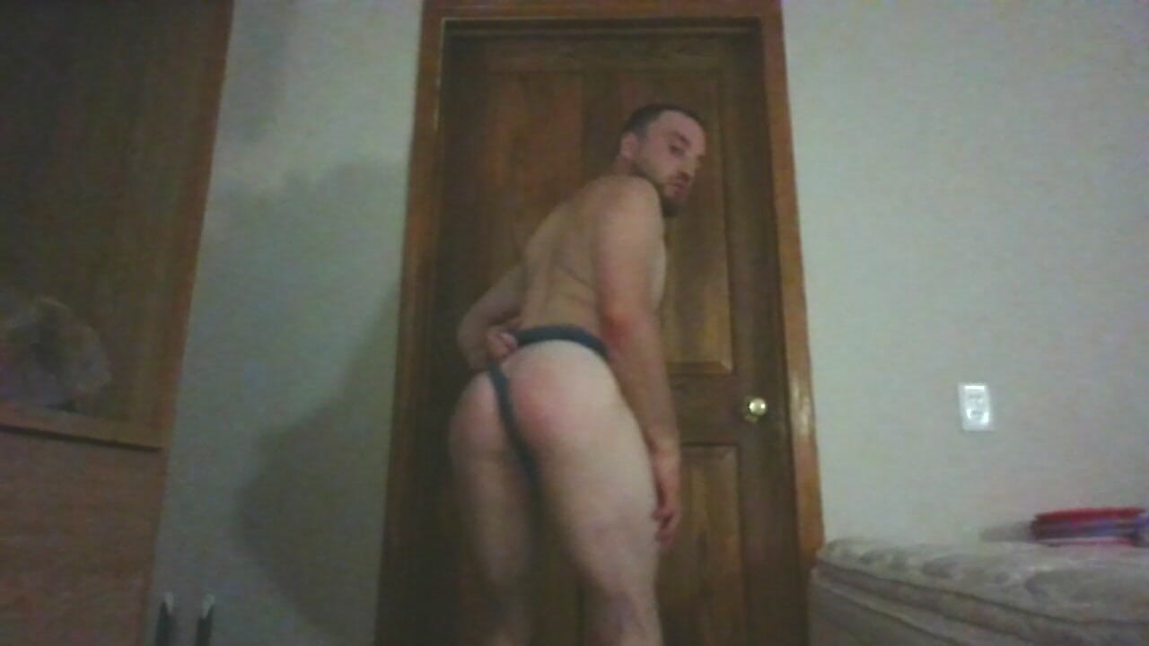 a abanar e a dar palmadas nessa bunda, depois tiro os boxers.