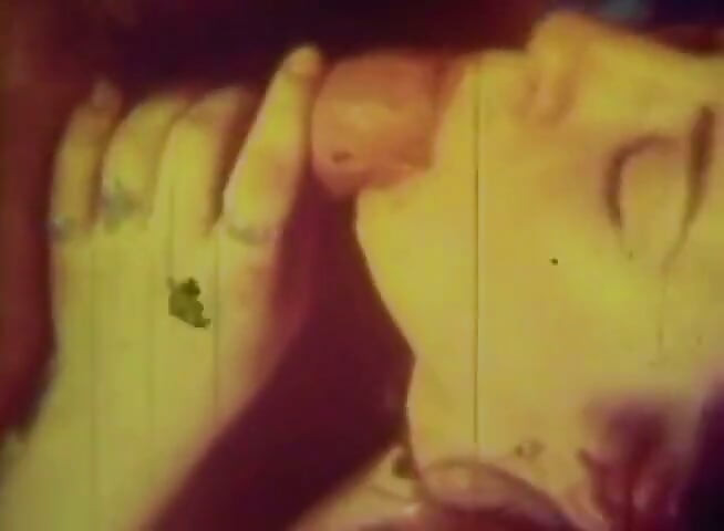 Deepthroat-obsessed Retro Babe Worships Cock in Vintage Loop