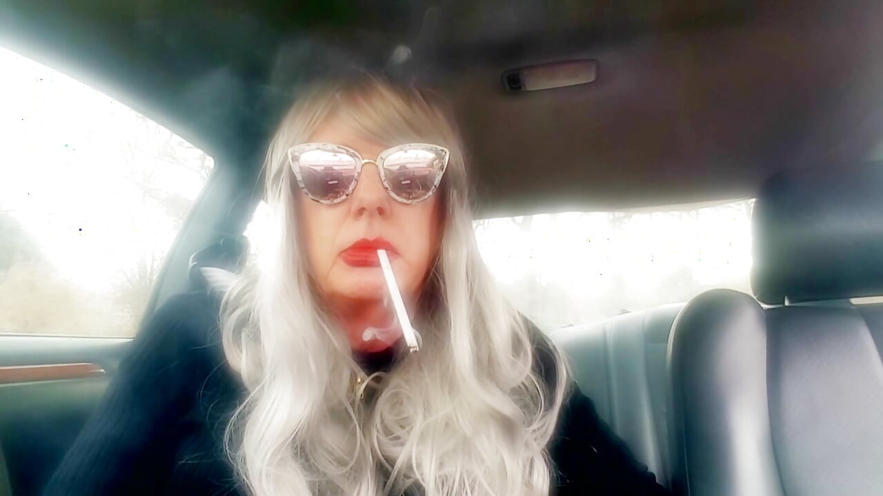 BLONDE CARE ATÂRNĂ ȚIGĂRI LUNGI VS 120S MAI MULTE COMPILAȚII DIN 120