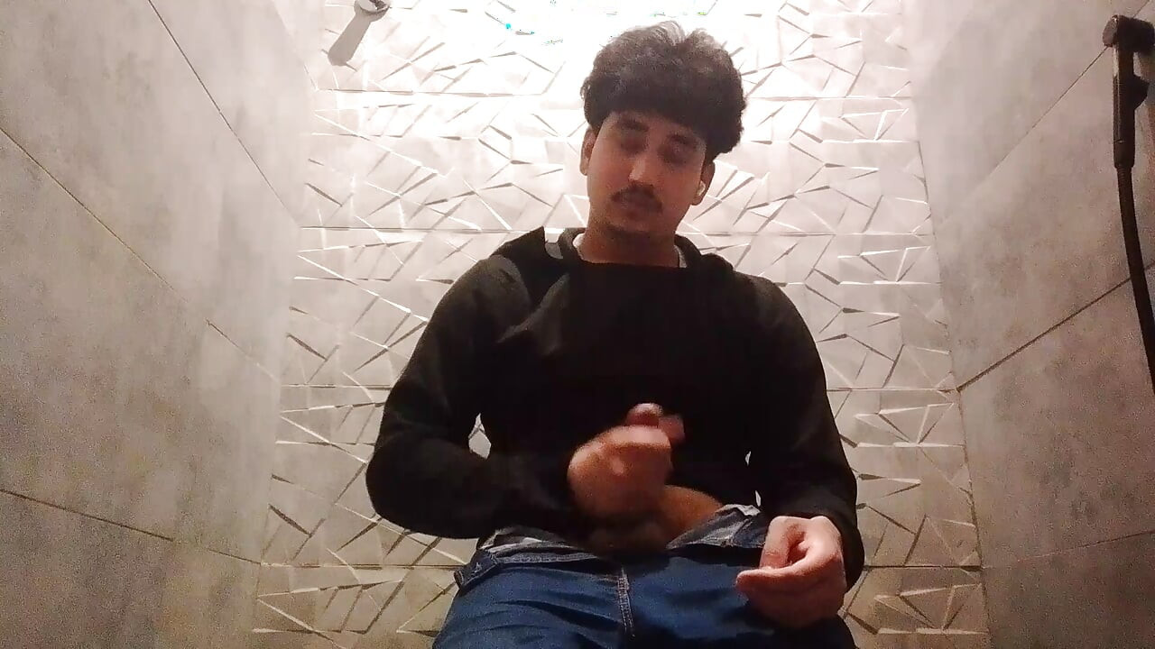 亚洲可爱男孩手淫视频