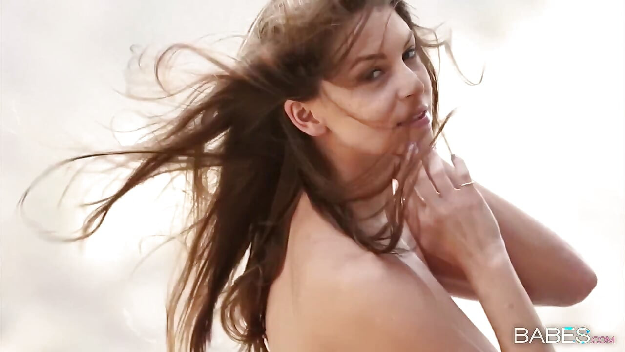 Babes - Amber Sym Doesn't Need to Bring Anyone Else Into the Picture to Have a Good Time