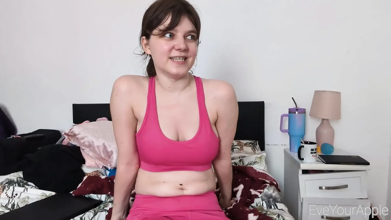 Cute Gym Girl Eve Catches You Up On Life