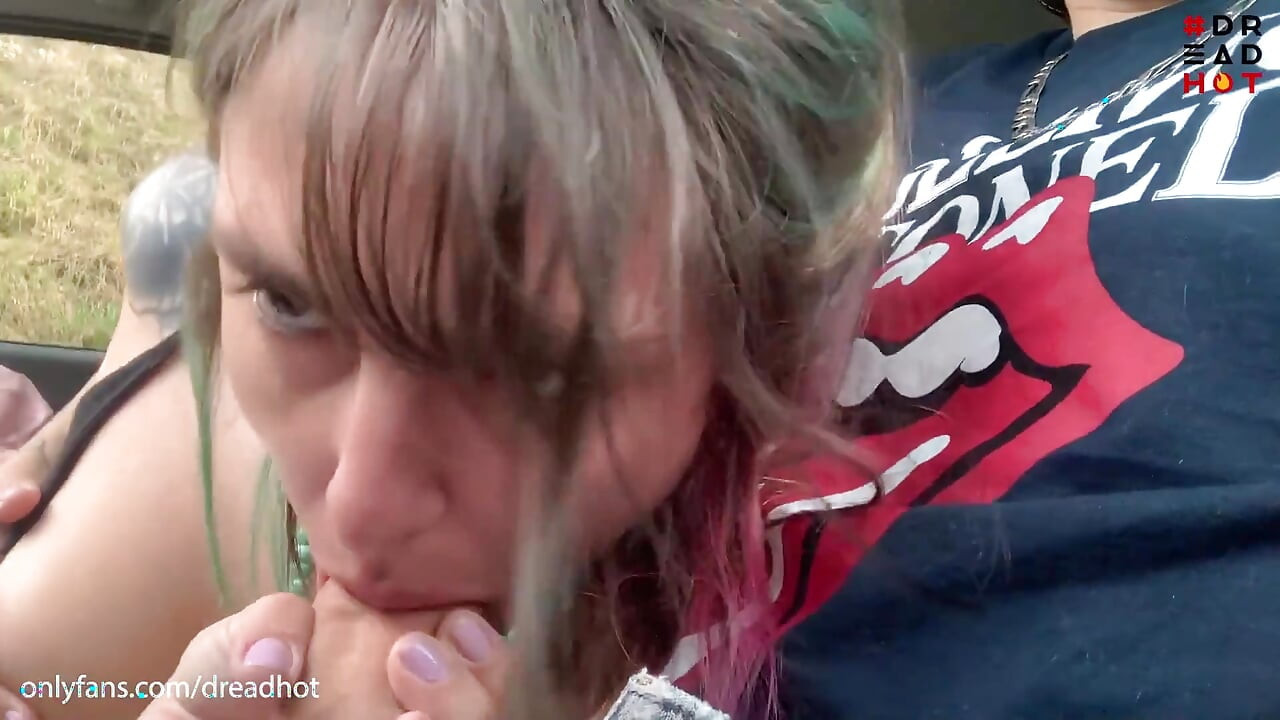 Naughty Tattooed Dreadhot Deep Blowjob. muka intens