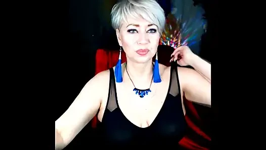 Моя жена классная шлюшка перед вебкамерой-12.!. )) Дикая милфа с обнаженными большими сиськами танцует...))