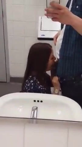 BLOWJOB IN UNIVERSITY BATHROOM