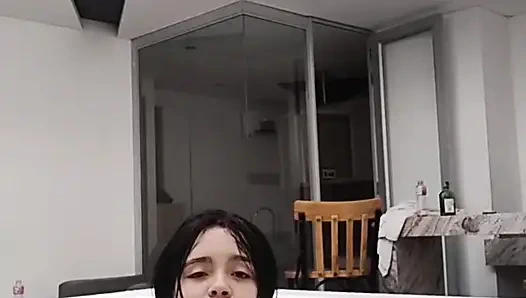 Cewek bertato super jakuzy lagi asik masturbasi di depannya