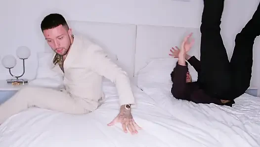 Büyük göğüslü Clea Gaultier'e çift doz penis vermek, çift penetrasyon