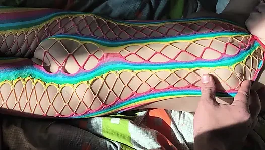 Сексуальная костюмированная сводная сестра позволяет мне дотронуться до ее тугой девственной киски и следовать за ее контуром