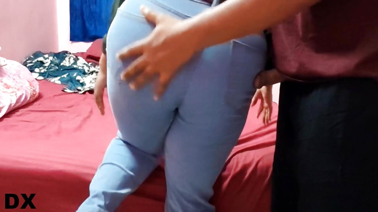 Vruća Bhabi prevarila muža i pojebala je Dewa, puni hindi slušatelj