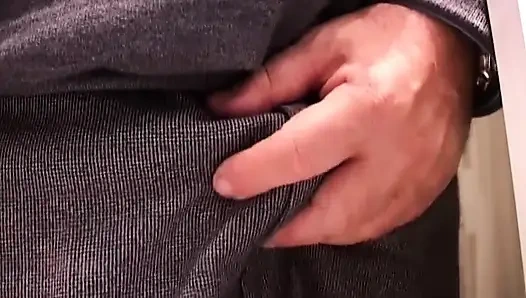 Olgun esmerin damlayan gül ağacı sert parmaklamayla genişliyor