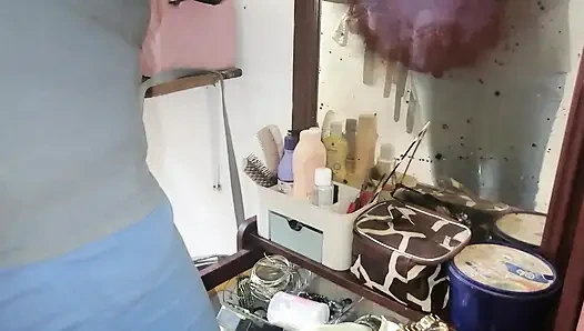 Neibor milf - berdandan untuk kembali ke rumah sebelum kedatangan suami