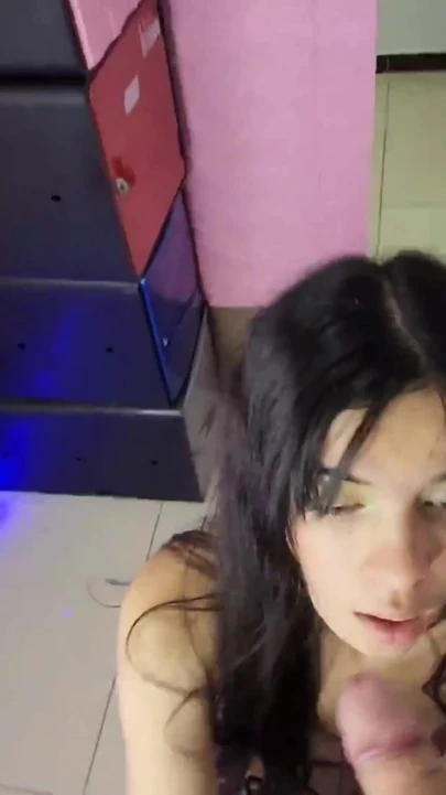 "대학 사물함에서 섹스! 후배원에게 따먹히는 Laura"