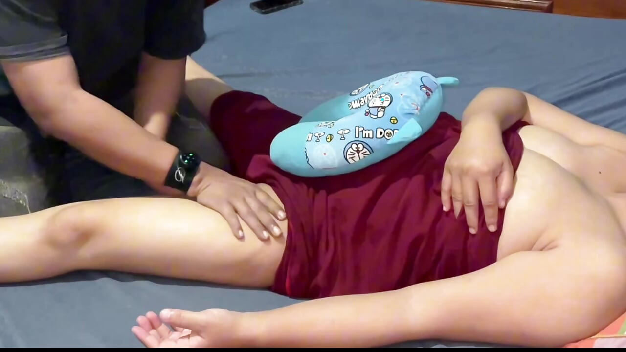 Her husband doesn't know, why does his wife always go for a massage?