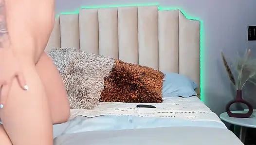 Sevimli Kız, Favori Pozisyonunda Sikişmeyi Ve Sikişmeyi Çok Seviyor
