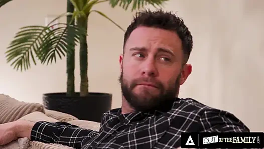 Ailenin dışında - üvey kız Jade Valentine karısı uzaktayken üvey babasını sert anal sekse cezbediyor