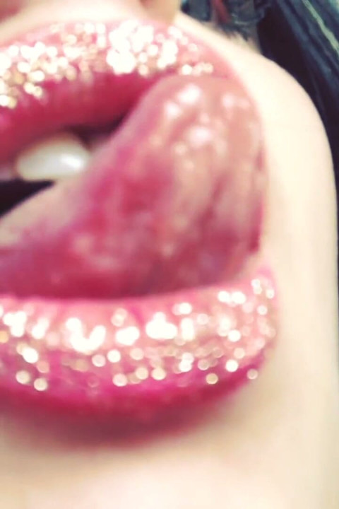 Smoking goddess & sexy lipstick