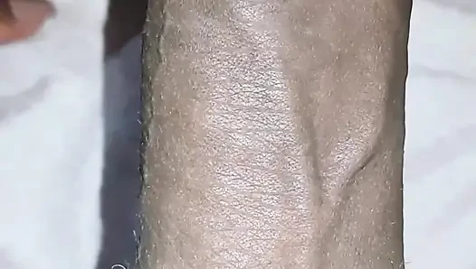 Kocamın önünde adamın yarağını emdim ve filme aldı.