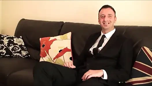 Sekretärin liebt es, bei der arbeit hart gefickt zu werden