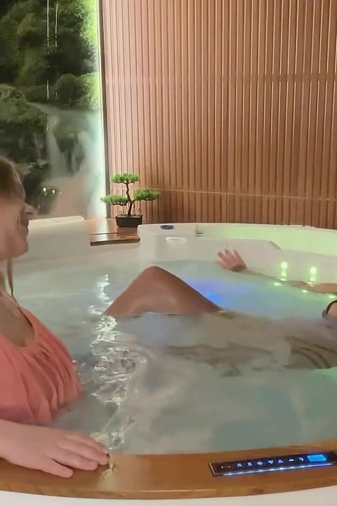 Wet Whirlpool Fun with Noradevot!