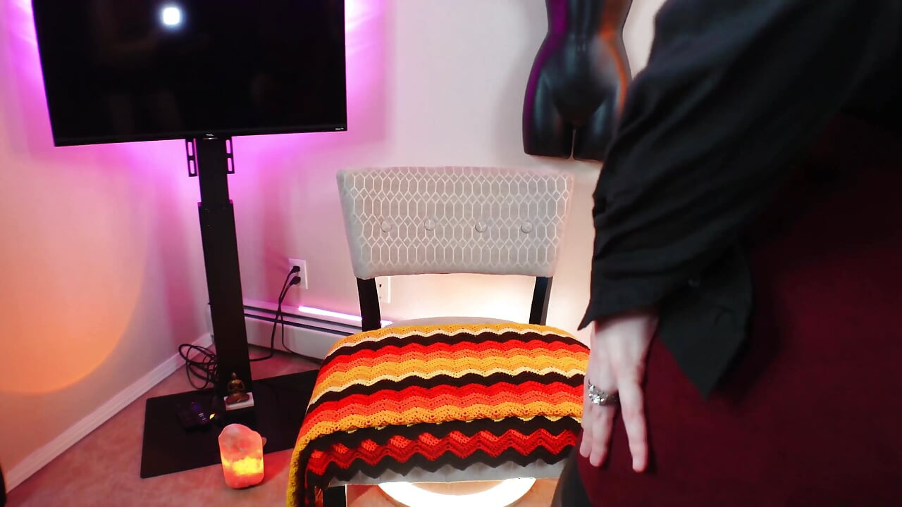 Stepmommy Ass & Feet Seduction JOI Cum Countdown