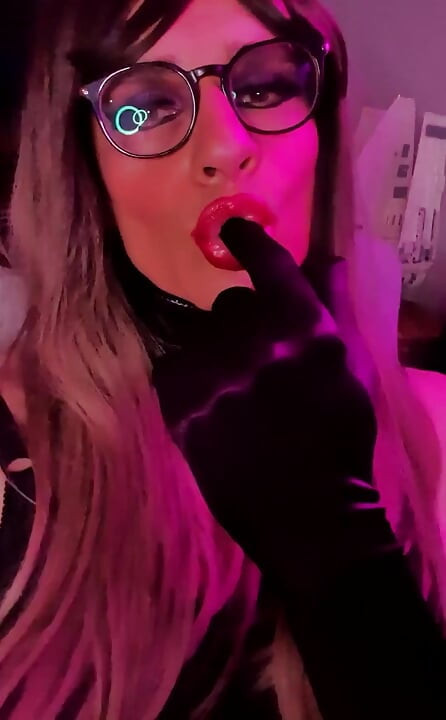 I am so fucking horny right now, I don't wear tights all to often but I just melt whenever I wear them