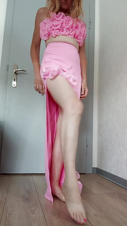 Pembe kıyafet