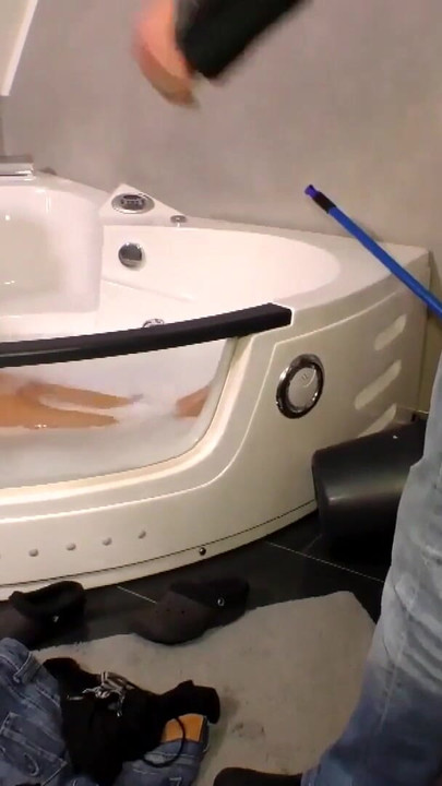 Stunning moment from "Geiles Teen im Badezimmer gefickt"