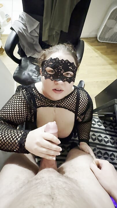 Sexo na cozinha com uma grande carga