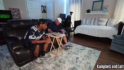 Istri pelatih ngentot sama pemain bintangnya dan pelatihnya!